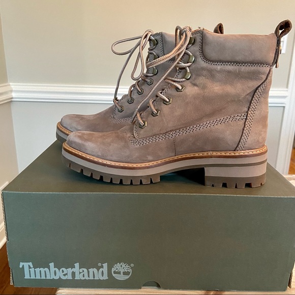 NWT Timberlands - 8.5 - Picture 8 of 9
